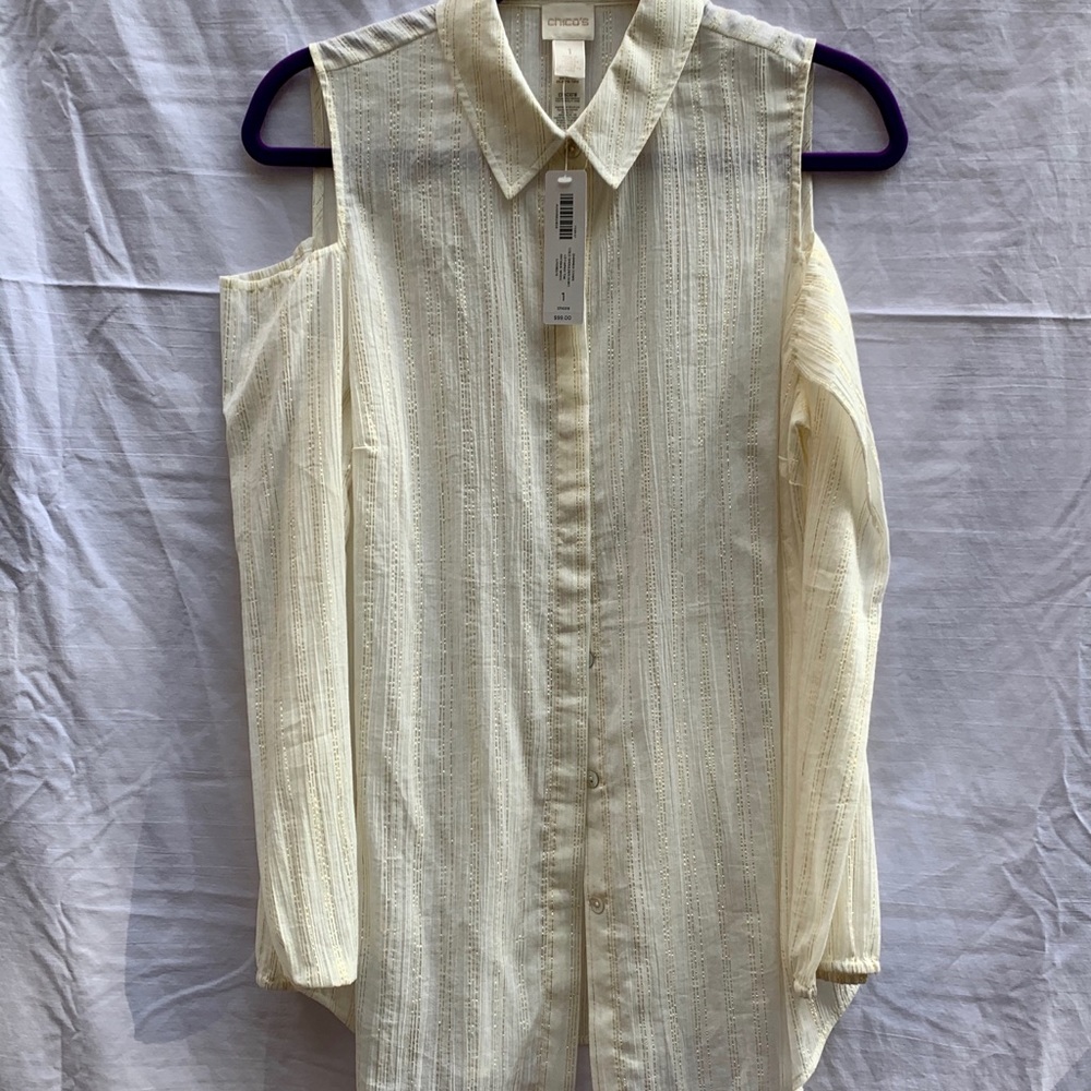Chico’s “off shoulder” 🌙gold spun blouse.🌻